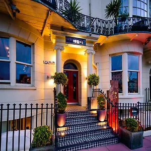 4* Hotel Una