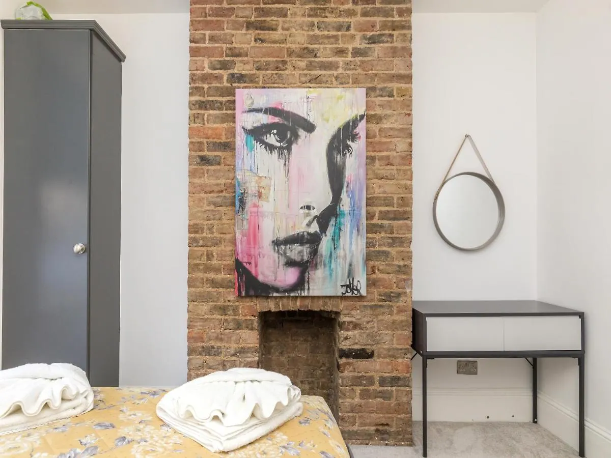 Apartman Modern Contemporary 2-Bedroom Flat Brighton