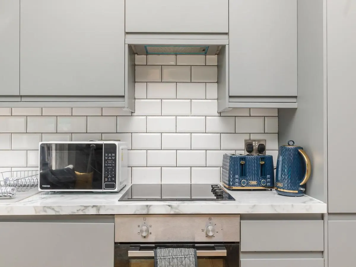 Modern Contemporary 2-Bedroom Flat Brighton 0*,